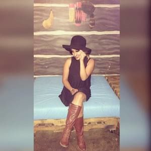 Meet your Posher, Cynthia